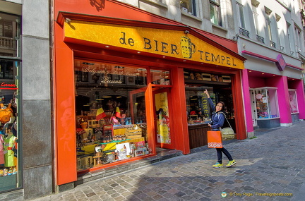 De Bier Tempel at Rue du Marche aux Herbes 56b